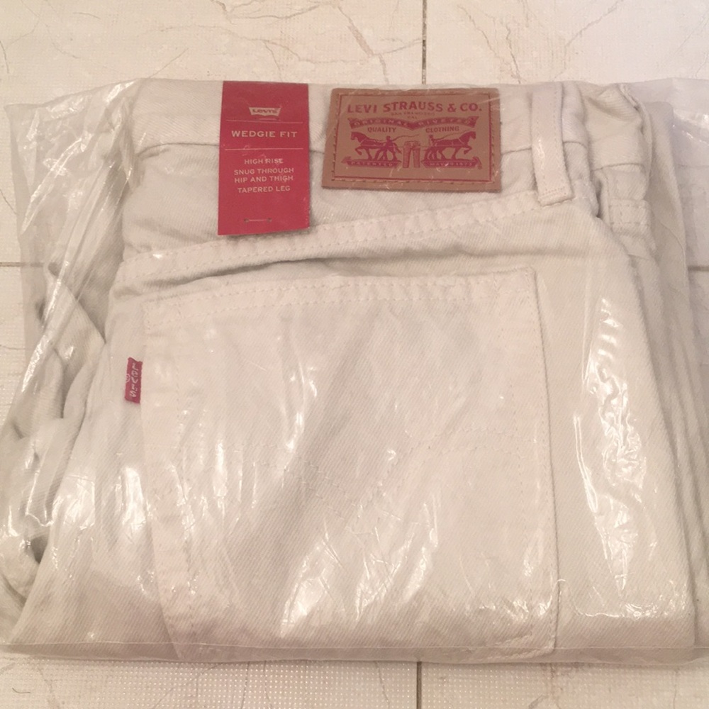 Levi’s White Wedgie Fit Jean